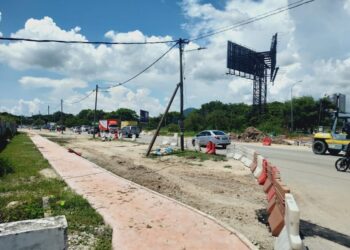 KEADAAN sepanjang Jalan Perusahaan, Juru menuju ke Jalan Tok Kangar, Simpang Ampat,  Pulau Pinang yang didakwa mengambil masa terlalu lama untuk disiapkan sehingga mengundang risiko keselamatan kepada pengguna jalan raya.