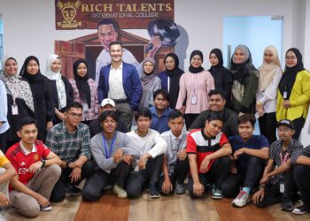 Cef Zam kini membuka kolej Rich Talent International College di Shah Alam.