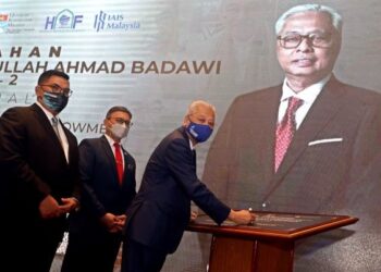 ISMAIL Sabri Yaakob merasmikan Syarahan Tun Abdullah Ahmad Badawi kali kedua yang membawa temakan Ekonomi Halal di Putrajaya. - UTUSAN/FAISOL MUSTAFA