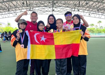 PASUKAN Selangor A B12 wanita muncul juara Kejohanan Boling Padang Kebangsaan B12 dan B18 Terbuka Terengganu yang berlangsung di Kompleks Sukan Negeri Terengganu semalam.
