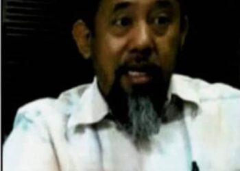 POLIS Pulau Pinang sedang mengesan lelaki yang dikenali Mohd. Jamal Omar, 58, bagi membantu siasatan kes penipuan urusan jual beli sarung tangan membabitkan kerugian RM13 juta.