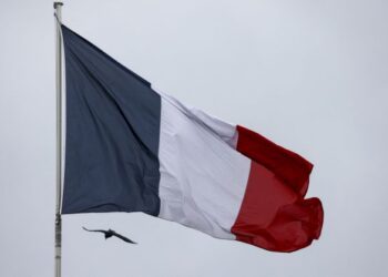 BENDERA Perancis yang dikibarkan di pintu masuk Istana Elysee di Paris pada Januari tahun ini. - AFP