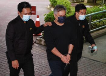 MAZLAN Mahadi dibawa ke Kompleks Mahkamah Sultan Salahuddin Abdul Aziz Shah di Shah Alam, Selangor, hari ini.