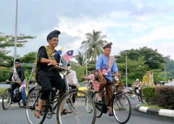 BERDASARKAN pemerhatian penulis, terdapat beberapa sikap orang Melayu lama yang dilihat tidak lagi relevan untuk diteruskan pada zaman sekarang. – GAMBAR HIASAN/NAZLINA NADZARI