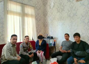 WANITA yang berpura-pura diculik kembali ke pangkuan keluarganya selepas rancangannya gagal.-AGENSI