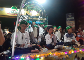 BARISAN remaja lelaki menyertai Festival Patrol Lumajang kelmarin.-AGENSI