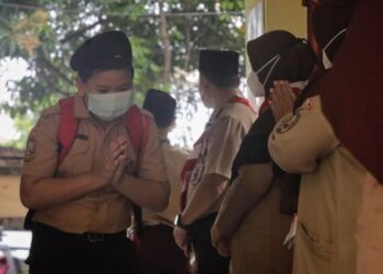 SESI pembelajaran di sekolah hanya dibenarkan berlangsung dalam tiga hingga empat jam sehari. -CNN INDONESIA