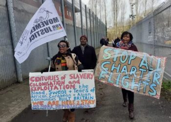 PROTES berhampiran 
sebuah pusat tahanan Imigresen sebelum pelarian dihantar ke 
Rwanda. – MOVEMENT FOR 
JUSTICE