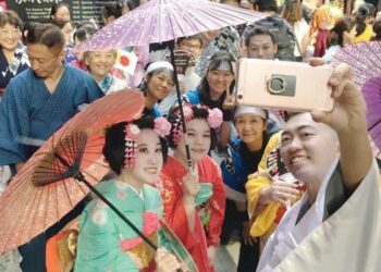 PIHAK berkuasa agama digesa sepakat dalam menyatakan pendirian mengenai sambutan Bon Odori yang diraikan rakyat Jepun.