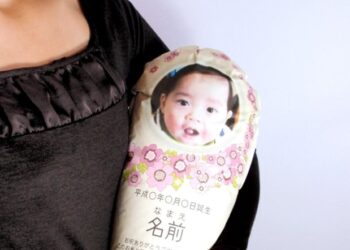 BEG beras dijual mengikut berat bayi dilahirkan dan dihantar kepada saudara-mara yang tidak dapat datang melawat. - PR