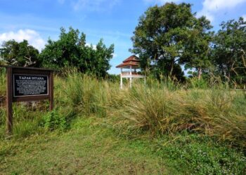 TAPAK istana di Kota Lukut, Port Dickson berada dalam keadaan terbiar dan tidak terjaga ketika penulis melawat kawasan tersebut, baru-baru ini. – UTUSAN/MOHD. SHAHJEHAN MAAMIN
