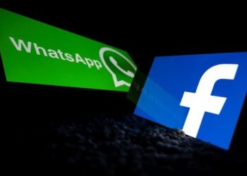 LAPORAN mendedahkan moderator boleh membaca mesej peribadi WhatsApp. - AFP