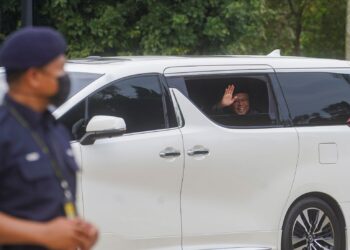 TIMBUL persoalan, apakah Ismail Sabri Yaakob mewakili majoriti ahli Parlimen pada ketika ini dalam menasihati Yang di-Pertuan Agong untuk membubarkan Parlimen?  – UTUSAN/SHIDDIEQIIN ZON