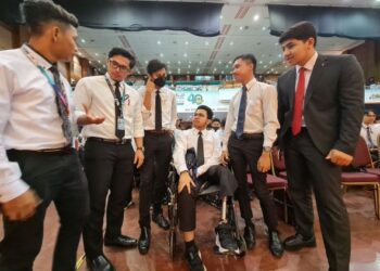 MUHAMMAD Isa (berkerusi roda) antara 31 pelajar baharu OKU diterima masuk UIAM pada sesi akademik 2022/2023 di kampus Gombak, Selangor.