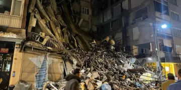 GAMBAR menunjukkan keadaan bangunan yang musnah akibat gempa bumi pada skala 7.8 magnitud melanda tenggara Turkiye, hari ini.-AGENSI
