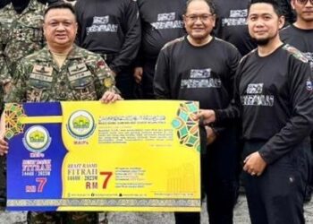 TUANKU Syed Faizuddin Putra Jamalullail telah berkenan berangkat melancarkan kadar zakat fitrah Perlis di Kem Rejimen 504 Askar Wataniah, Bukit Keteri.-UTUSAN