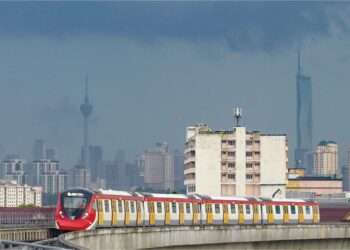 Peningkatan perkhidmatan tren dan bas Rapid akan memudahkan perjalanan warga kota khususnya ke tempat kerja. – GAMBAR HIASAN