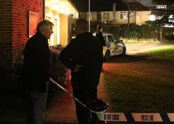 POLIS mengawal Gereja Croydon di London selepas insiden kebakaran berlaku.-AGENSI