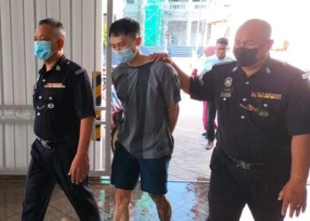 KHAW Chee Young mengaku tidak bersalah di Mahkamah Majistret George Town, Pulau Pinang atas tuduhan mencabul kehormatan dan menunjukkan kemaluan kepada seorang gadis.