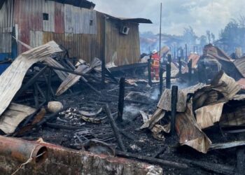 KEBAKARAN membabitkan 80 rumah di Kampung Wireless Jalan Permaisuri, Miri pagi tadi.