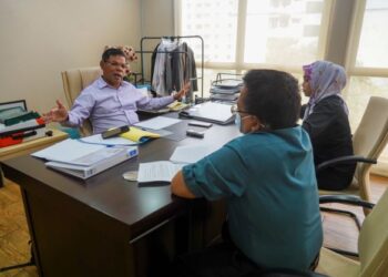 SAIFUDDIN Nasution Ismail  ditemu bual wartawan Utusan Malaysia, Aslinda Nasir dan Nizam Yatim di ibu pejabat PKR, Petaling Jaya, Selangor, baru-baru ini.