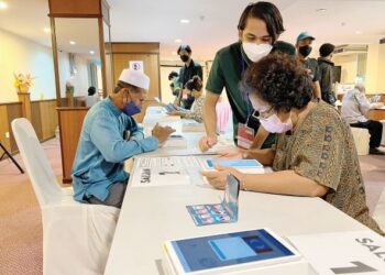 PEMILIHAN PKR cabang Kangar yang berlangsung di salah sebuah hotel di Kangar, Perlis pada Mei lalu. Ribuan ahli parti membuat bantahan terhadap keraguan khususnya jumlah undi. – UTUSAN/MOHD. HAFIZ ABD. MUTALIB