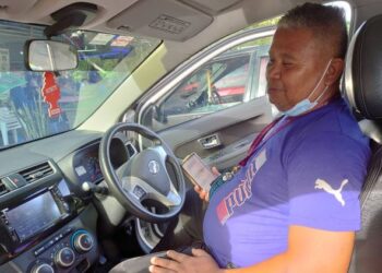 ROSMAN Ahmad mengubat kerinduan terhadap Allahyarhamah Hajar Nursyahirin dan cucunya dengan duduk dan tidur dalam kereta milik arwah.