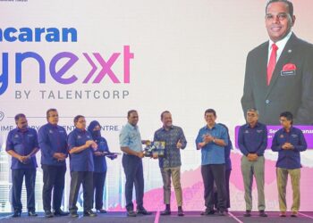 M. SARAVANAN dan Ahmad Masrizal Muhammad melancarkan inisiatif mynext bagi memperkasa bakat sumber manusia negara di Kuala Lumpur, hari ini.