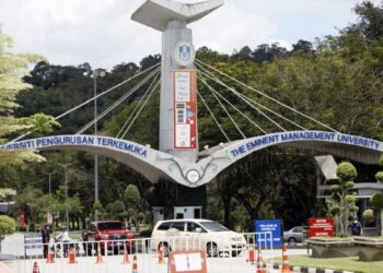 PELAJAR fasa pertama akan pulang ke kampus UUM di Sintok, Kedah secara berperingkat bermula pada 15 Oktober ini.