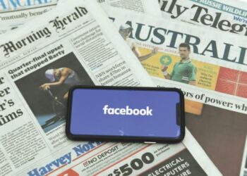 PENGGUNAAN Tanda Pagar di media sosial seperti Facebook,  dapat membantu membina capaian prospek berdasarkan demografi dan lokaliti pasaran. - GAMBAR HIASAN