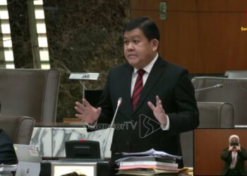 HEE Loy Sian dalam sidang DUN menjawab pertanyaan daripada, Lau Weng San berhubung isu pewartaan semula HSKLU di Bangunan Annex, Bangunan Sultan Salahuddin Abdul Aziz Shah di Shah Alam, Selangor, hari ini. - GAMBAR SELANGOR TV