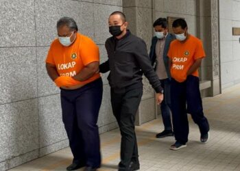 Empat individu ditahan Suruhanjaya Pencegahan Rasuah Malaysia (SPRM) kerana disyaki terlibat dalam kegiatan rasuah bagi mendapatkan projek-projek menerusi satu program khas kerajaan bernilai RM114 juta.