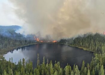 KEBAKARAN hutan yang marak berhampiran perbandaran Chapleau, Ontario. - AGENSI