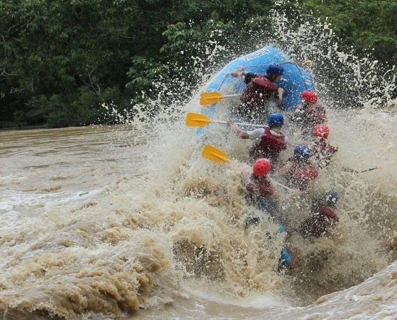 Sungai Padas, sumpahan rumah batu tarikan pelancongan di Pangi