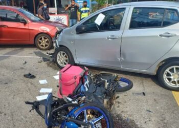 KEADAAN kemalangan di Kilometer 25 Jalan Seremban-Kuala Pilah pagi tadi yang mengakibatkan seorang penghantar makanan meninggal dunia.-FOTO/IHSAN POLIS