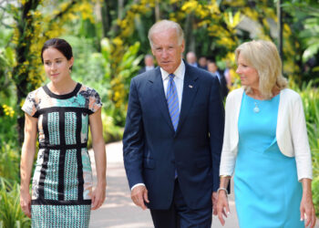 ASHLEY Biden (kiri) selesa dengan gaya hidup sederhana. - AFP