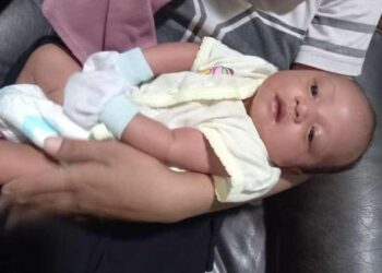 BAYI perempuan yang ditinggalkan ibu bapanya di Sidoarjo, Jawa Timur. - AGENSI