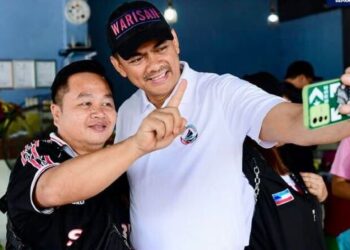 MOHD. Azis Jamman semasa sesi ramah mesra dengan masyarakat Sepanggar di Kota Kinabalu semalam.