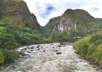 KUMPULAN penyelidik itu dijadikan tebusan di tanah tinggi terpencil di Papua New Guinea.