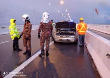 Kereta gadis berusia 24 tahun yang terjun ke laut dari Jambatan Sultan Abdul Halim di Pulau Pinang tadi.