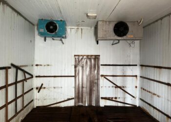 Sebuah bilik sejuk beku ikan LKIM di sebuah negeri yang tidak diguna secara optimum sehingga terbiar.