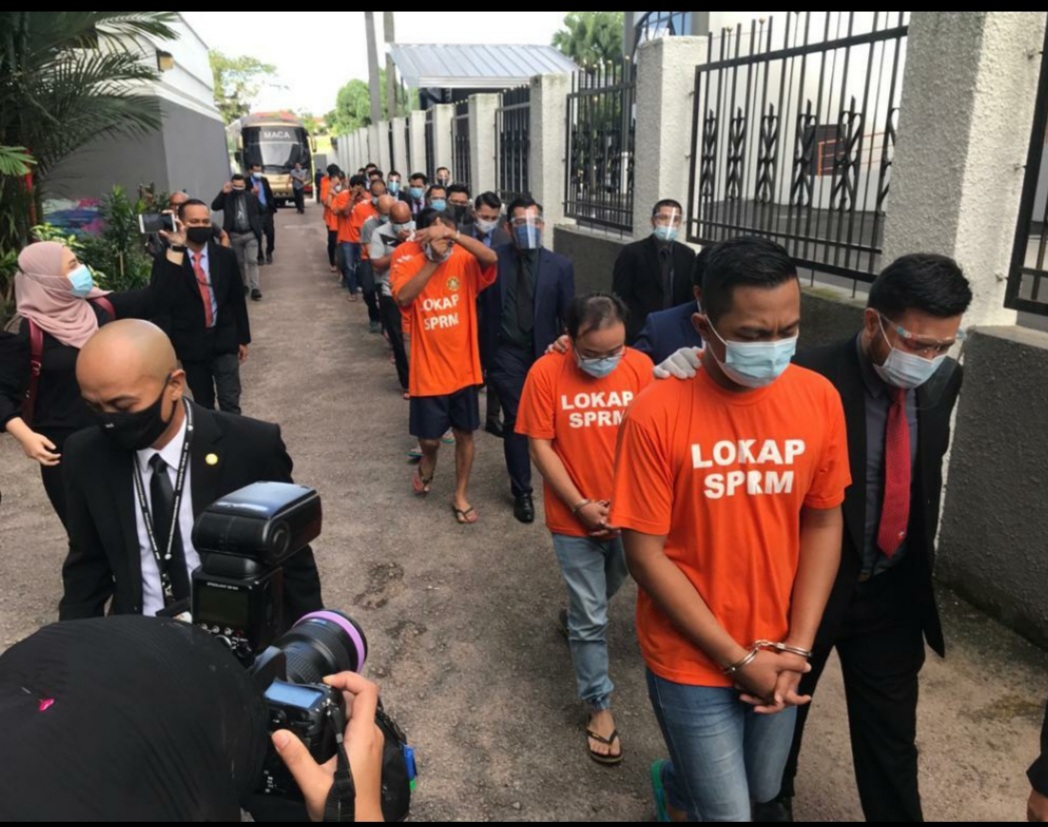 9 anggota imigresen antara 13 direman - Utusan Digital
