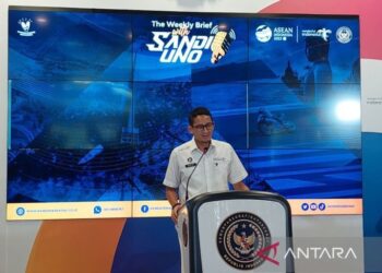 SANDIAGA Salahuddin Uno mengeluarkan arahan itu semasa `taklimat mingguan bersama Sandi Uno' - AGENSI.