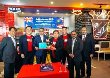 SALAHUDDIN Ayub melancarkan restoran  Marrybrown di Melbourne, Australia.