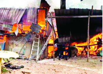 PONDOK yang dibakar suspek selepas berang tidak dapat menemukan isterinya di Taman Seri Astana, 
Sungai Petani, Kedah.