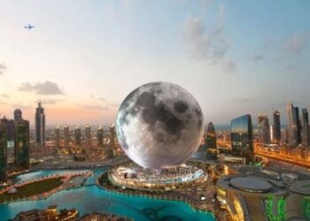 RESORT mega berbentuk bulan itu dianggarkan bernilai sekitar 4.28 bilion pound (RM22.38 bilion). - MOON WORLD RESORT