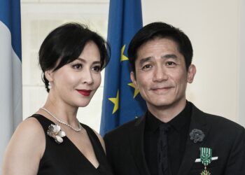 TONY LEUNG dan isteri, Carina Lau. – AFP