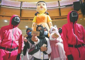 DRAMA bersiri Squid Game di Netflix adalah berdasarkan permainan tradisional zaman kanak-kanak yang sangat menarik dan cantik gaya persembahannya. – AFP