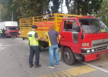 SEBANYAK 53 buah kenderaan disaman atas pelbagai kesalahan dalam operasi penguatkuasaan oleh JPJ Pulau Pinang berhampiran Jalan Ampang Jajar, Butterworth, Sabtu lalu.