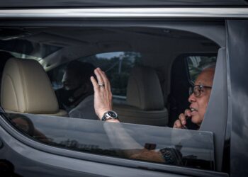 ISMAIL Sabri Yaakob meninggalkan bangunan Perdana Putra selepas sesi rakaman ucapan Perdana.- UTUSAN/FAIZ ALIF ZUBIR